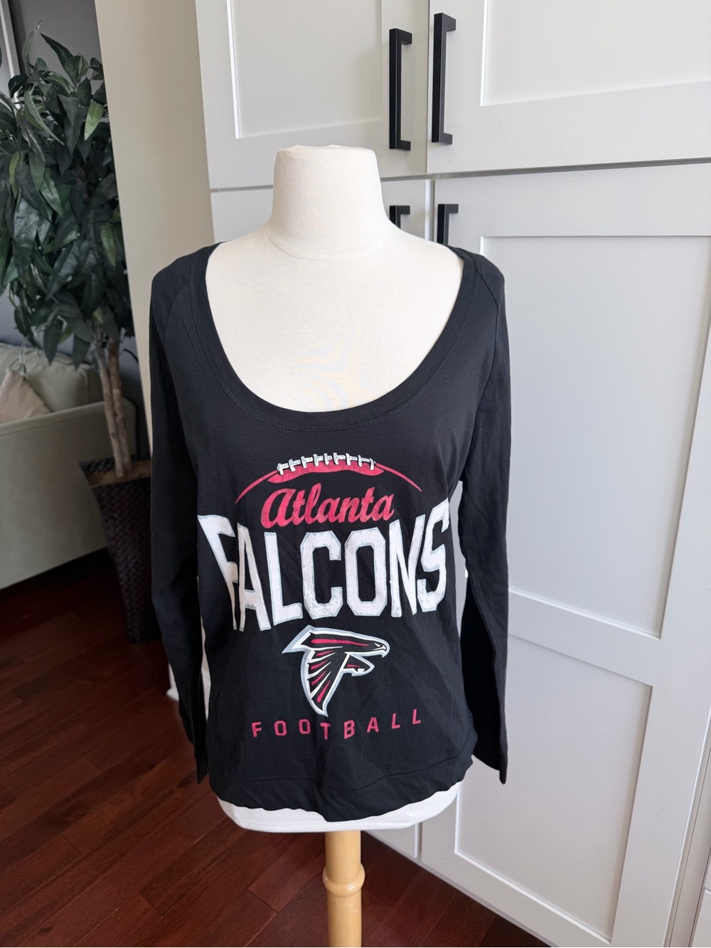 NFL Women's Black Atlanta Falcons Long-Sleeve Scoop Neck Top Large